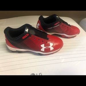Under armour boys baseball cleats size 2
